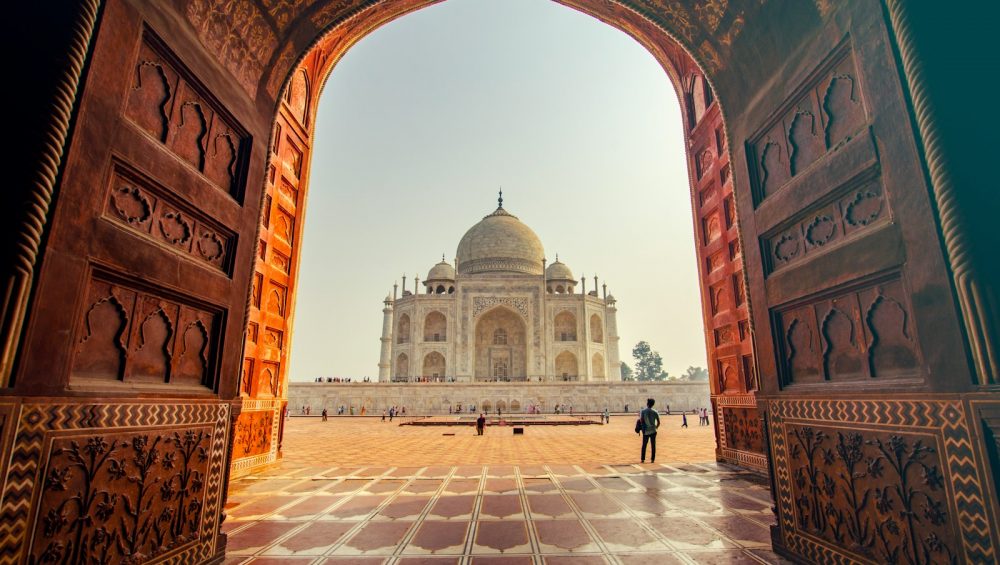 people near TAj Mahal